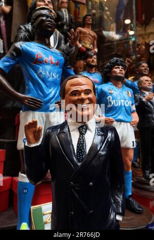 Neapel, Italien. 13. Juni 2023. Hello Silvio in Neapel die Statue von Di Virgilio begrüßt Berlusconi in San Gregorio Armeno redaktionelle Nutzung nur Kredit: Unabhängige Fotoagentur/Alamy Live News Stockfoto