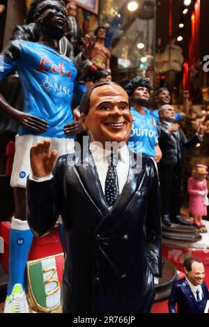 Neapel, Italien. 13. Juni 2023. Hello Silvio in Neapel die Statue von Di Virgilio begrüßt Berlusconi in San Gregorio Armeno redaktionelle Nutzung nur Kredit: Unabhängige Fotoagentur/Alamy Live News Stockfoto