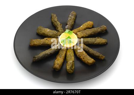 Gefüllte Grünkohle mit gekochten Blättern, traditionelles türkisches Schwarzmeerrestaurant, Sarma, Dolma. (Selektiver Fokus) Stockfoto