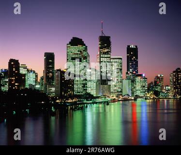 Australien. Queensland. Brisbane. Skyline der Stadt. Nachtansicht. Stockfoto