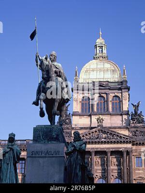 Tschechische Republik. Prager Stadt. Statue des Heiligen Wenzels. Nationalmuseum. Stockfoto