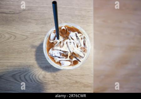 Kaffee, Eiskaffee oder Eiskaffee oder Kaffee Latte oder Mokka Kaffee zum Servieren Stockfoto