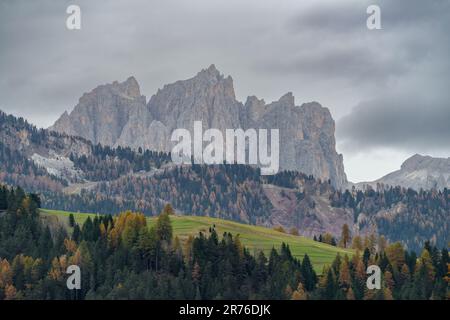 Berge im Fassa-Tal, Dolomiten, Catinaccio, Trentino Alto Adige, Italien Stockfoto