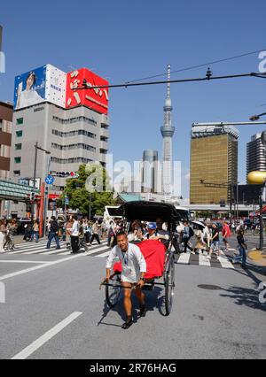 RIKSCHA-FAHRT UM ASAKUSA TOKYO Stockfoto