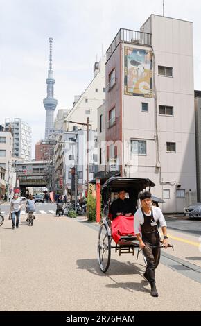 RIKSCHA-FAHRT UM ASAKUSA TOKYO Stockfoto