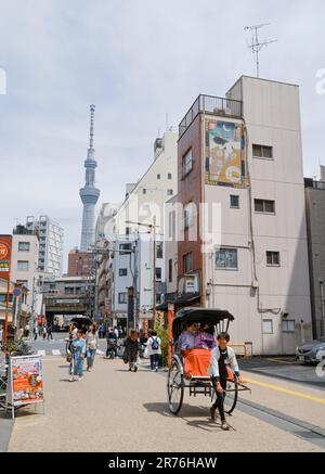 RIKSCHA-FAHRT UM ASAKUSA TOKYO Stockfoto