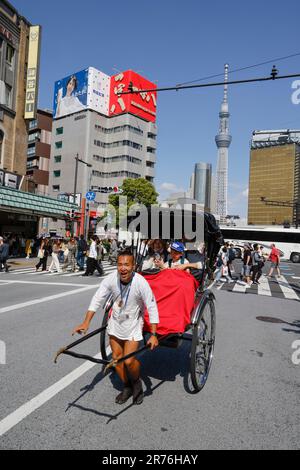 RIKSCHA-FAHRT UM ASAKUSA TOKYO Stockfoto