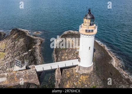 Blick aus der Vogelperspektive auf den Tobermory Lighthouse, Isle of Mull, Schottland, Großbritannien Stockfoto