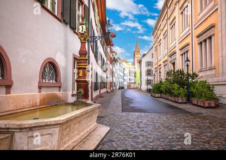 Blick auf die Architektur der historischen Oberstadtgasse von Basel, nordwestliche Schweiz Stockfoto