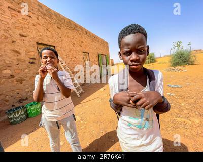 Mauretanien, Adrar, Entkemkemt, Jungs Stockfoto