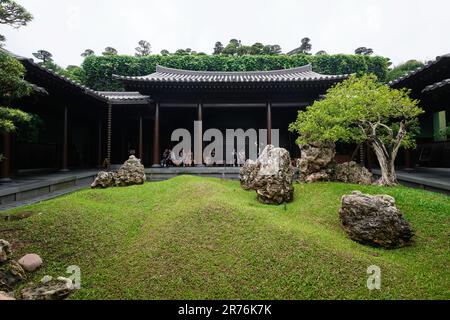 Hongkong, China - 18 2023. April: Die Halle des Duftes (Xiang Hai Xuan auf Chinesisch) Innenhof im Garten „Nan Lian“ Stockfoto