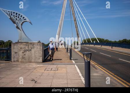 Southport, Merseyside, Großbritannien. Die Marine Way Bridge an einem warmen und sonnigen Tag. Stockfoto