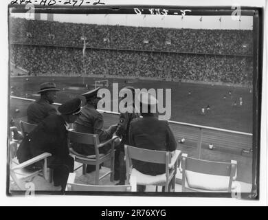 Hitler schaut sich die Olympischen Spiele in Berlin an Stockfoto