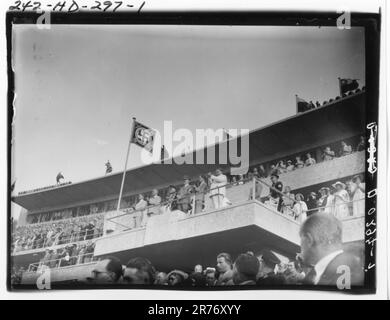 Hitler schaut sich die Olympischen Spiele in Berlin an Stockfoto
