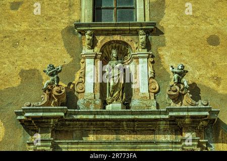 Details zur Fassade der Kirche Santa Caterina d'Alessandria in Taormina. Taormina, Provinz Messina, Sizilien, Italien, Europa Stockfoto