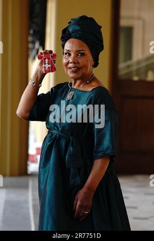 Cleopatra Palmer, die nach einer Einweihungszeremonie im Buckingham Palace, London, zum MBE für Theaterdienste ernannt wurde. Foto: Dienstag, 13. Juni 2023. Stockfoto