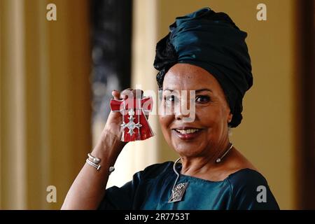 Cleopatra Palmer, die nach einer Einweihungszeremonie im Buckingham Palace, London, zum MBE für Theaterdienste ernannt wurde. Foto: Dienstag, 13. Juni 2023. Stockfoto