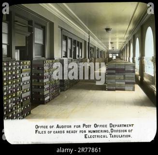 Büro des Auditors für die Postabteilung – Kartendateien zur Nummerierung bereit, Division of Electrical Tabulation. Fotografien des Personals, der Einrichtungen und Aktivitäten des Finanzministeriums. Finanzministerium Stockfoto
