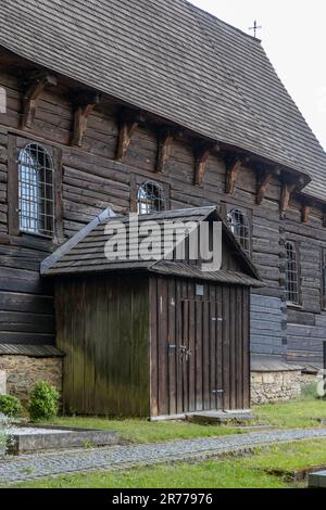 Holzkirche St. Martin aus dem Jahr 1611 in Zalova bei Velke Losiny, Nordmähren, Tschechien Stockfoto