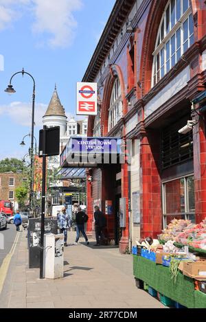 Außenansicht des U-Bahnhofs/Bahnhofs von Kentish Town. Die Northern Line wird am 26. 2023. Juni für ein Jahr stillgelegt, um Verbesserungen zu ermöglichen, Nord-London. Stockfoto