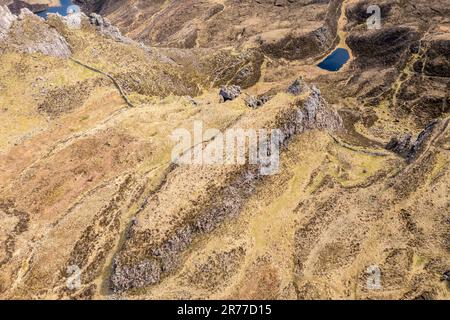 Luftaufnahme der Felsformationen von Quiraing, der Halbinsel Trotternish, der Isle of Skye, Schottland, Großbritannien Stockfoto