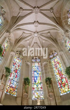 Kapelle Château de Chenonceau mit Buntglasfenstern, Loiretal, Frankreich Stockfoto
