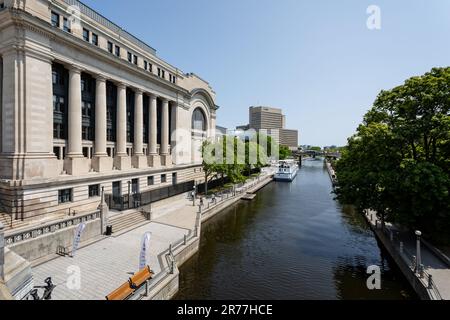 Gebäude des Senats von Kanada am Rideau Canal in Ottawa, Ontario, Kanada, am 27. Mai 2023 Stockfoto