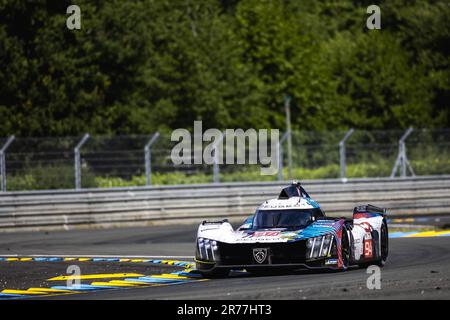 94 DUVAL Loic (Fra), MENEZES Gustavo (usa), MULLER Nico (XIII), Peugeot TotalEnergies, Peugeot 9x8, Aktion während der 24 Stunden von Le Mans 2023 auf dem Circuit des 24 Heures du Mans vom 10. Bis 11. Juni 2023 in Le Mans, Frankreich Stockfoto