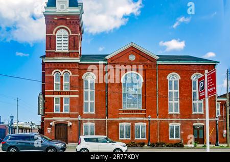 Der Kirchturm, früher St. Francis Street United Methodist Church, abgebildet am 11. Juni 2023 in Mobile, Alabama. Stockfoto