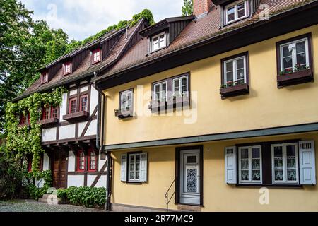 Händlerbrücke, Kraemerbrücke in Erfurt, Deutschland. Es wurde 1325 erbaut. Die einzige Brücke nördlich der Alpen, die komplett mit Häusern überbaut ist Stockfoto