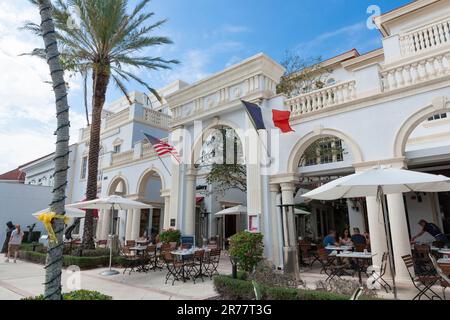 Die französische Brasserie Rustique Pariser Restaurant an der 5. Avenue South in Naples, Florida, USA. Stockfoto