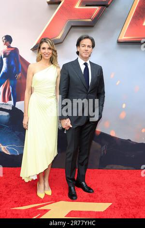 12. Juni 2023, Los Angeles, Kalifornien, USA: LOS ANGELES, KALIFORNIEN - JUNI 12: Natalia Safran, Peter Safran bei der Premiere von Warner Bros The Flash at Ovation Hollywood (Credit Image: © Nina Prommer/ZUMA Press Wire) – NUR REDAKTIONELLE VERWENDUNG! Nicht für den kommerziellen GEBRAUCH! Stockfoto