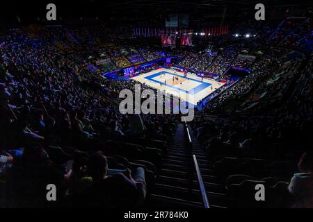 Hongkong, Hongkong. 13. Juni 2023. Blick auf das Hong Kong Coliseum während des Vorspiels der FIVB Volleyball Nations League Hong Kong 2023 zwischen China und Kanada. Endstand: China 3:0 Kanada. (Foto: Ben Lau/SOPA Images/Sipa USA) Guthaben: SIPA USA/Alamy Live News Stockfoto