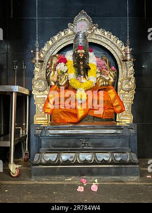 Ilford, London, Vereinigtes Königreich: A hindu Temple die maha kumbabhishekam, die letztes Jahr aufgeführt wurde, hat viele Hindus aus dem Vereinigten Königreich angezogen. Der Ganesha, auch bekannt als Vinayagar, ist die wichtigste Gottheit dieses Tempels. Er ist bekannt als Gott, der Hindernisse beseitigt. Stockfoto