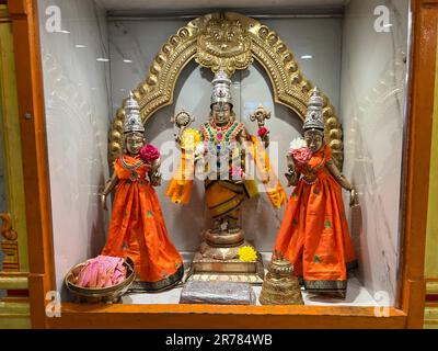 Ilford, London, Vereinigtes Königreich: A hindu Temple die maha kumbabhishekam, die letztes Jahr aufgeführt wurde, hat viele Hindus aus dem Vereinigten Königreich angezogen. Der Ganesha, auch bekannt als Vinayagar, ist die wichtigste Gottheit dieses Tempels. Er ist bekannt als Gott, der Hindernisse beseitigt. Stockfoto