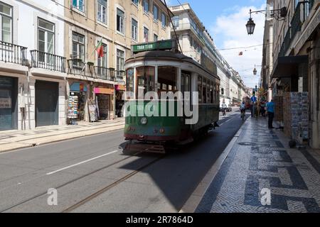 Lissabon, Portugal - Juni 02 2018: Seilbahn in den Straßen von Lissabon. Stockfoto