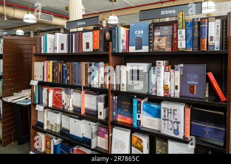 Barnes & Noble Booksellers am Union Square hat eine große Auswahl an Zeitschriften und Büchern, New York City, USA 2023 Stockfoto