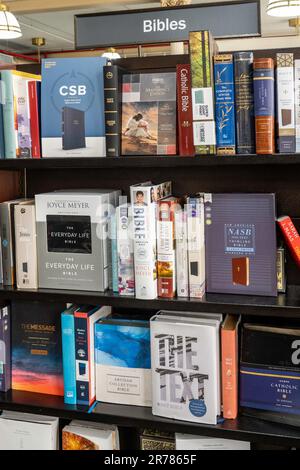Barnes & Noble Booksellers am Union Square hat eine große Auswahl an Zeitschriften und Büchern, New York City, USA 2023 Stockfoto