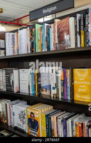Barnes & Noble Booksellers am Union Square hat eine große Auswahl an Zeitschriften und Büchern, New York City, USA 2023 Stockfoto