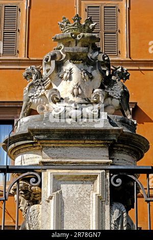Das Wappen der Barberini-Familie mit Bienen vor dem Palazzo Barberini in Rom, Italien Stockfoto