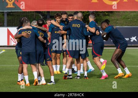 Oeiras, Portugal. 13. Juni 2023. Portugiesische Teamspieler, die während des Trainings auf dem Trainingsgelände Cidade do Futebol gesehen wurden. Die portugiesische Fußballmannschaft trainiert vor den Qualifikationsspielen der Euro 2024 gegen Bosnien-Herzegowina und Island. Kredit: SOPA Images Limited/Alamy Live News Stockfoto