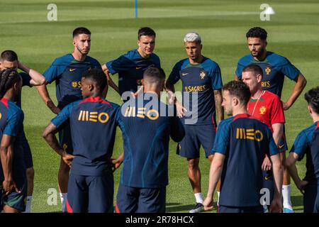 Oeiras, Portugal. 13. Juni 2023. Portugiesische Teamspieler, die während des Trainings auf dem Trainingsgelände Cidade do Futebol gesehen wurden. Die portugiesische Fußballmannschaft trainiert vor den Qualifikationsspielen der Euro 2024 gegen Bosnien-Herzegowina und Island. Kredit: SOPA Images Limited/Alamy Live News Stockfoto