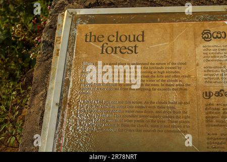 Links und Karte zum Horton Plains World's End-Nationalpark, Sri Lankas höchstem Plateau. Beschreibung Stockfoto