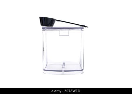 Kaffeelöffel und schwarze Bürste auf dem Auffangbehälter für eine Espresso-Mahlmaschine Stockfoto