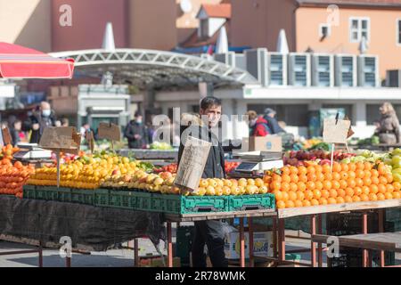 Obstverkäufer. Dolac Markt. Zagreb, Kroatien Stockfoto