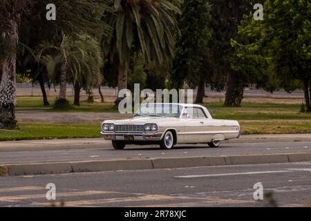 Ein 1964 Chevy Impala beim North Modesto Kiwanis American Graffiti Car Show & Festival Stockfoto