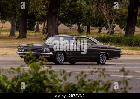 Ein 1965 Chevy Impala beim North Modesto Kiwanis American Graffiti Car Show & Festival Stockfoto