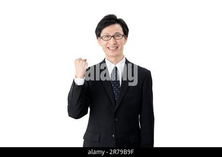 Asiatischer Geschäftsmann, der auf weißem Hintergrund eine Bauchposierung macht Stockfoto