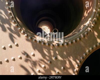 Rohre in einem alten Dampfkessel in der Colliery im Beamish Museum, County Durham, Großbritannien Stockfoto