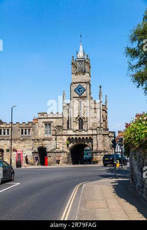 Warwick East Gate Uhrenturm, an der Ecke Smith Street und Castle Hill in Warwwick, England, Großbritannien Stockfoto